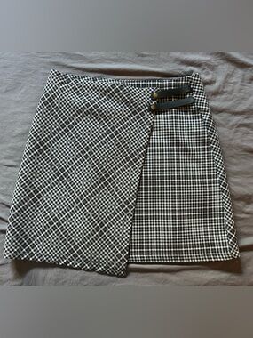 Forever 21 Black and White G Plaid Skirt